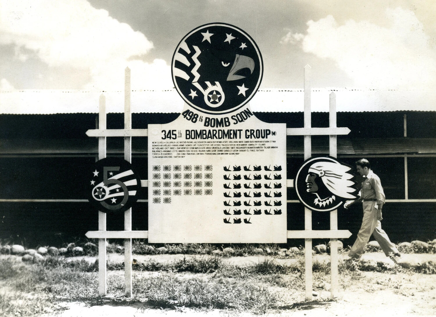 498th Bombardment Squadron / 345th Bombardment Group Unit History Sign with 5th Air Force and Indian-Head Insignia, Ie Shima, 1945