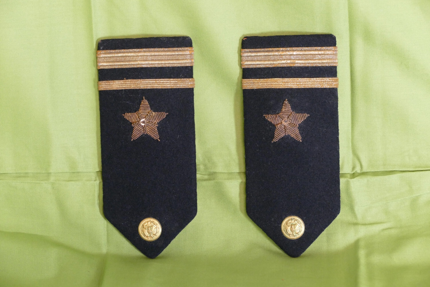 U.S. Navy Lieutenant's Shoulder Boards (Line Officer), Alternate View