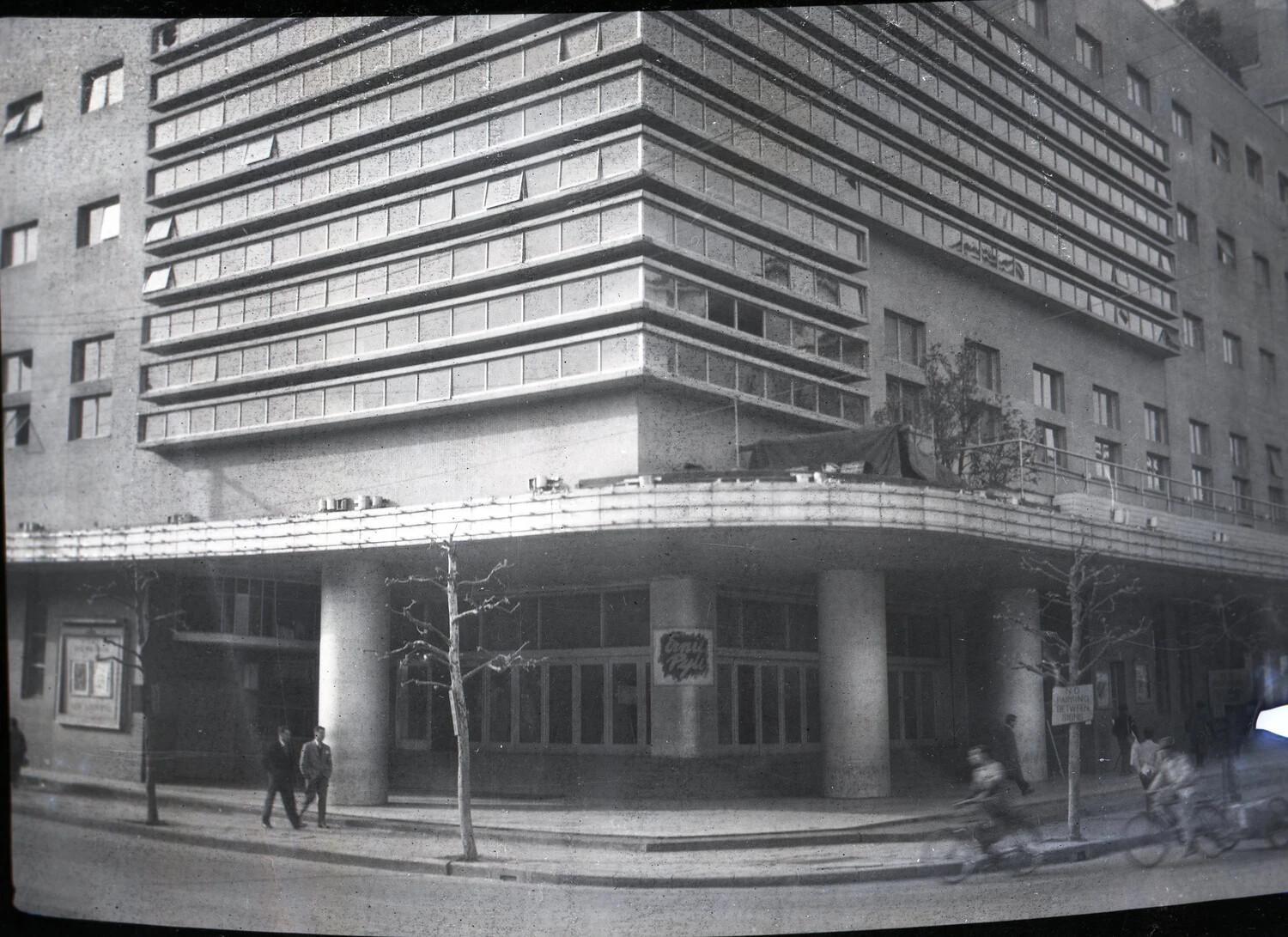Streamline Moderne Corner Building, American City Street Scene, circa 1930s-1940s