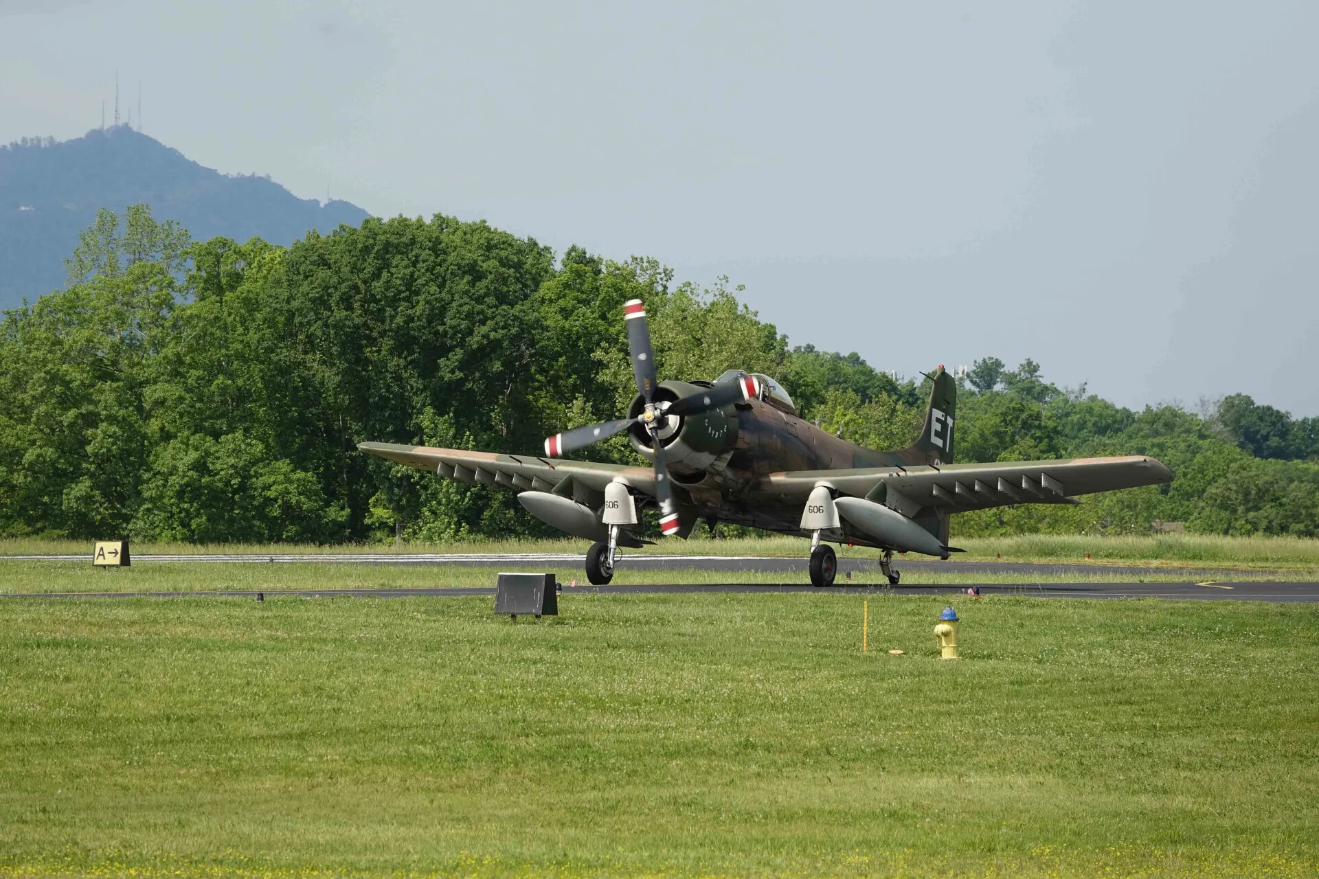 Douglas A-1 Skyraider 'Coyote' (606, ET) Taxiing at Airshow, May 2019