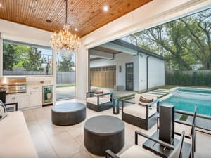 {{ custom_values.service_1 }} in {{custom_values.area_1})