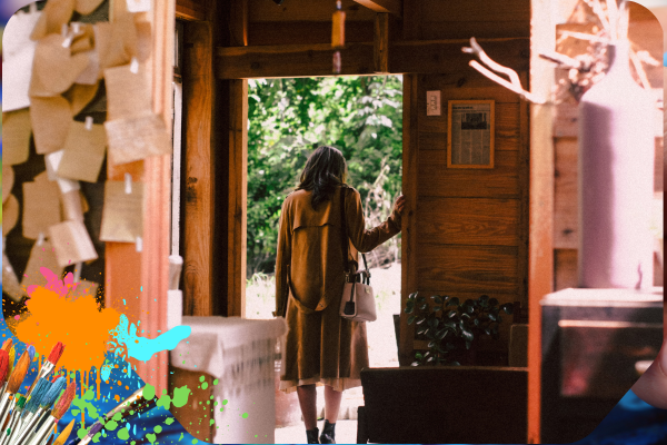 Trött kvinna finner vägen ut med expressive arts