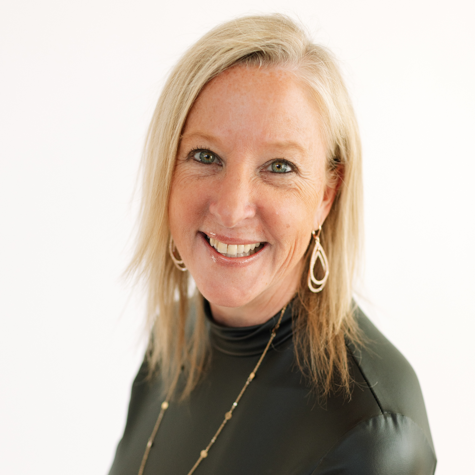 Melissa, Front Desk & Technician