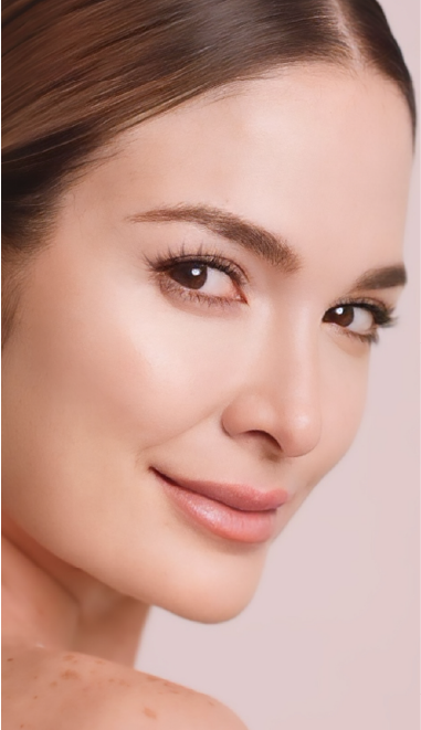 Woman after Full Face aesthetic treatment in Cartagena at Lumiee Clinic – non-surgical facial harmonization with dermal fillers and anti-aging injectables.