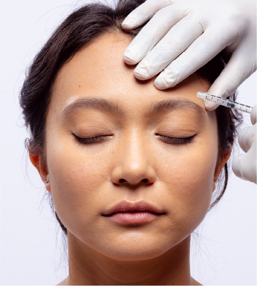 Botox application for forehead and eye wrinkles at Lumiee Clinic – non-invasive facial rejuvenation for international patients.