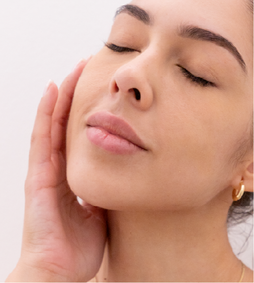 Natural-looking lip enhancement with hyaluronic acid fillers at Lumiee Clinic – performed by expert facial injector in Cartagena.