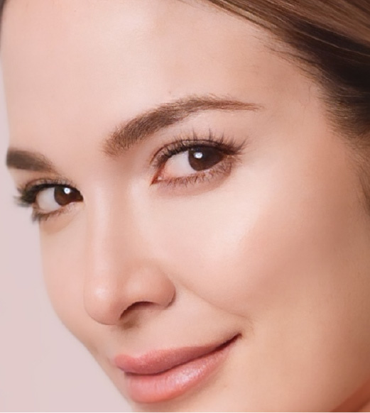 Female patient after Full Face harmonization with dermal fillers at Lumiee Clinic in Cartagena – natural facial contouring and anti-aging results.