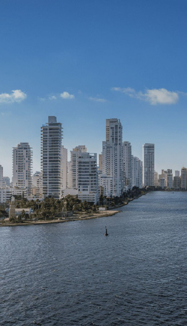 Woman after Full Face aesthetic treatment in Cartagena at Lumiee Clinic – non-surgical facial harmonization with dermal fillers and anti-aging injectables.