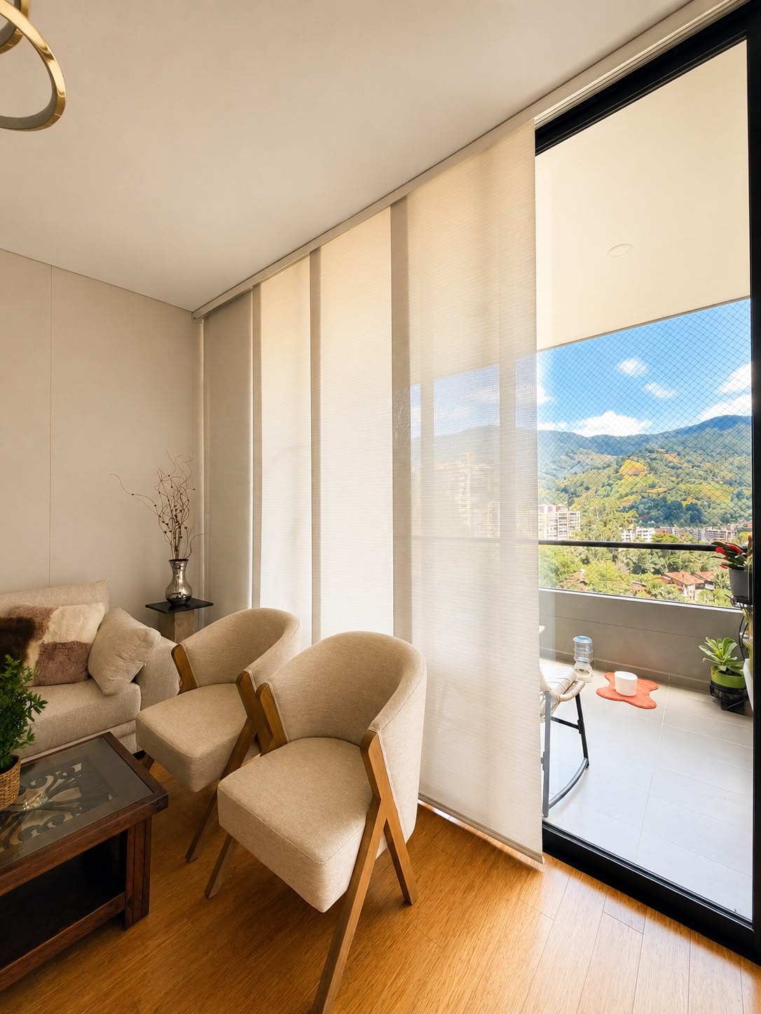 Instalacion de cortinas Lumicort en apartamento de Medellin
