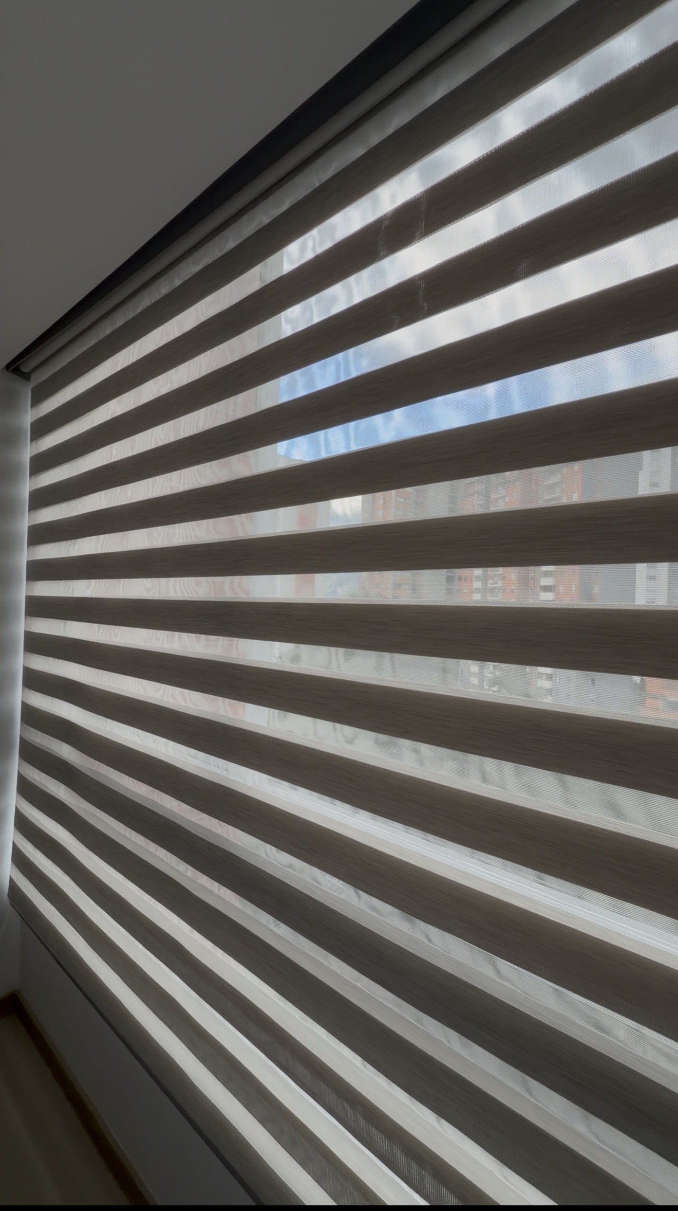 Cortinas Sheer Elegance instaladas por Lumicort