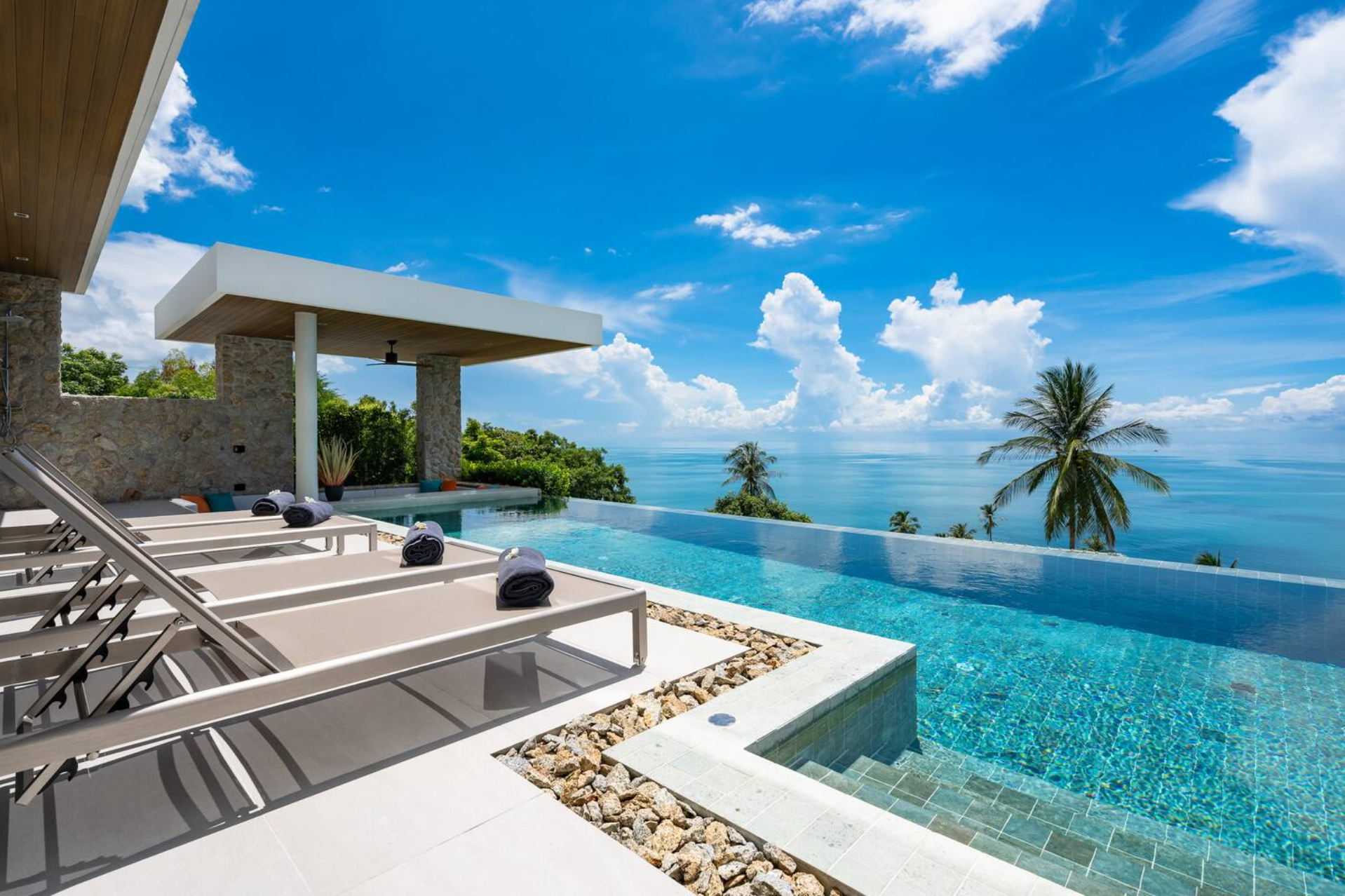 Villa Coyaba outside pool view