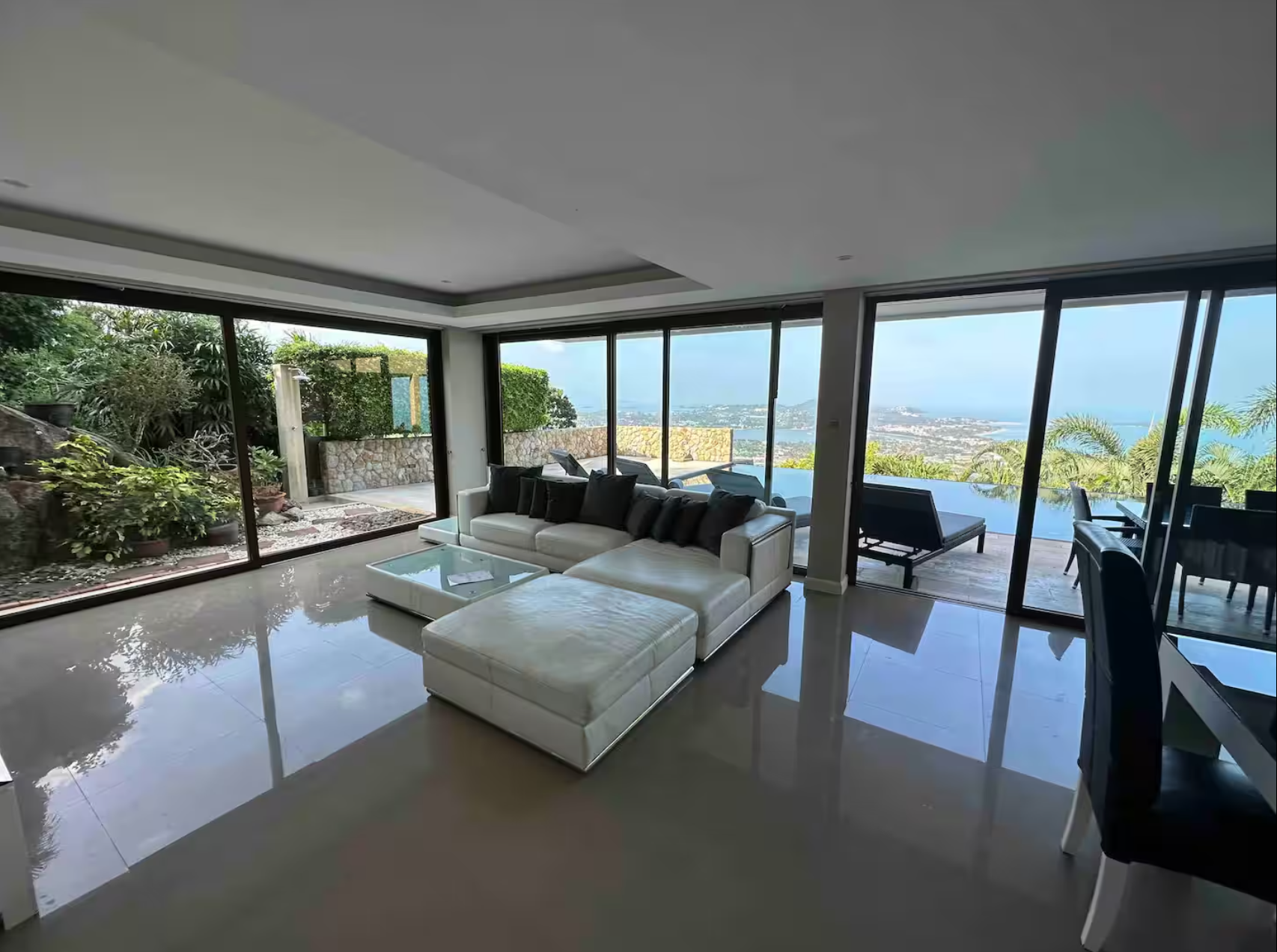 Villa Enam - Living room