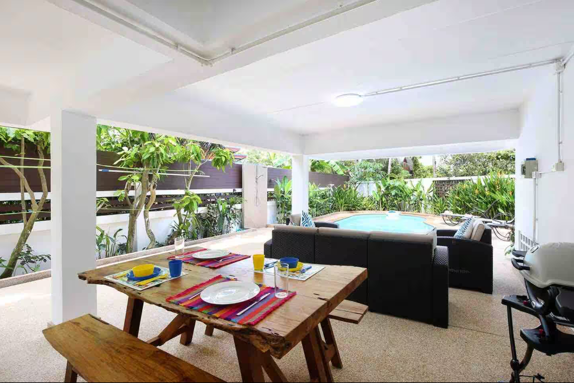 Baan Suksan - Pool and outside area