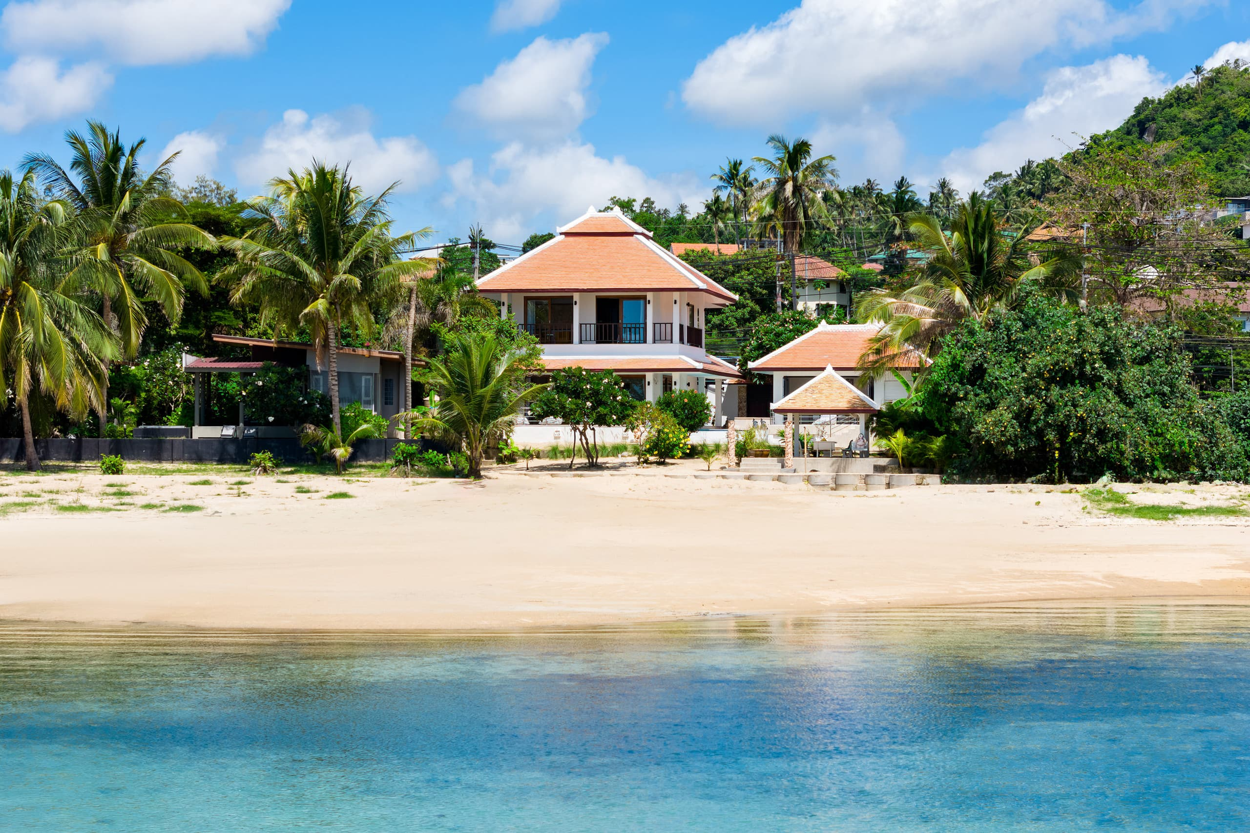 Baan Sanom — 5 bedroom beachfront villa with private infinity pool on Maret Beach near Lamai, Koh Samui