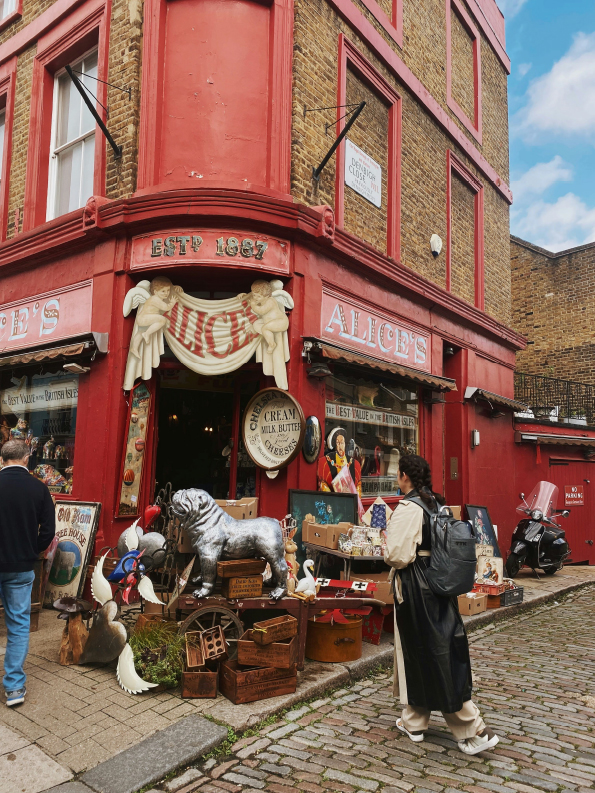 Portobello Antiques Market
