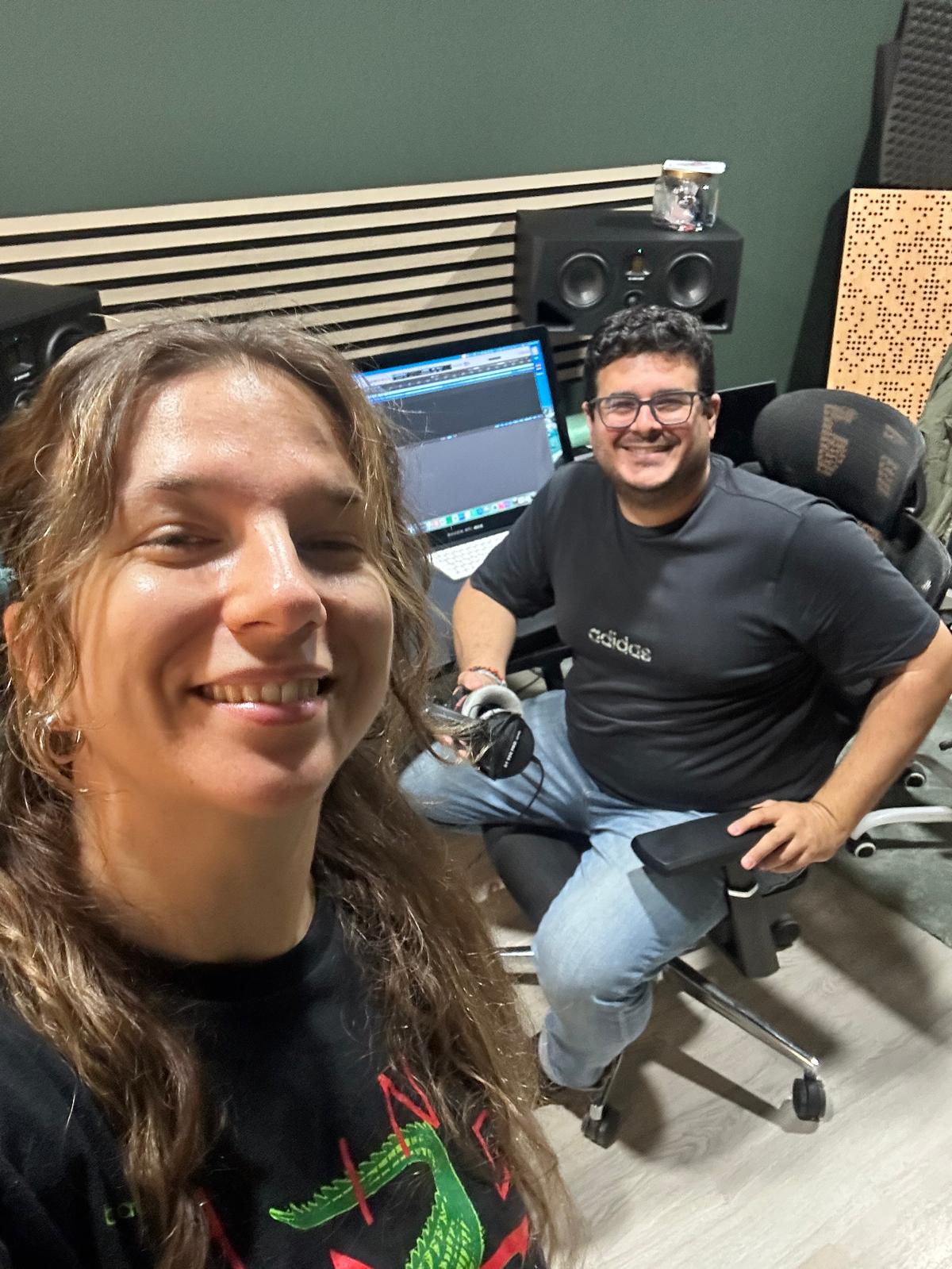 Sesión de producción en el estudio de Cafeto 5