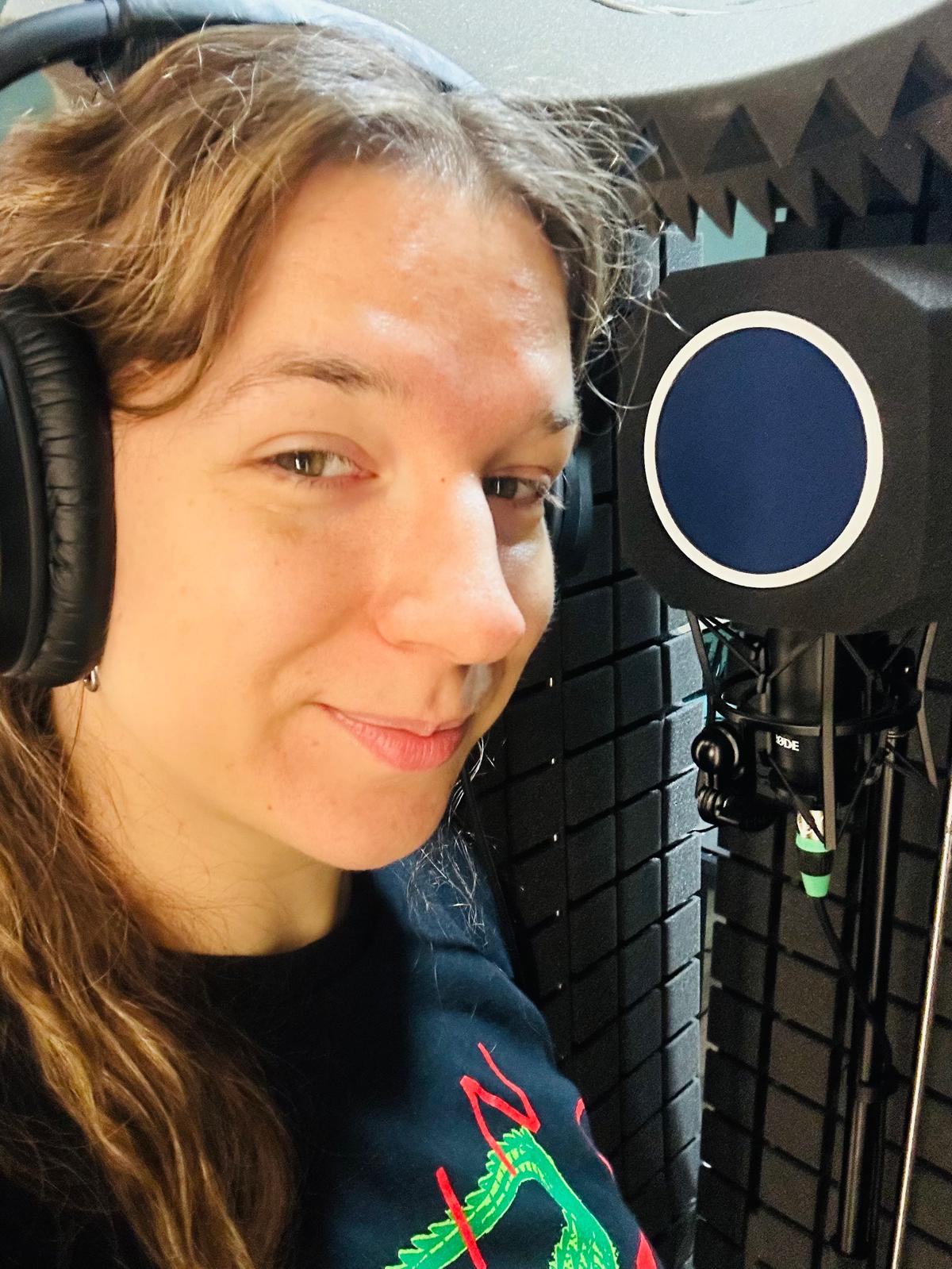 Grabación de voz en el estudio de Cafeto 5