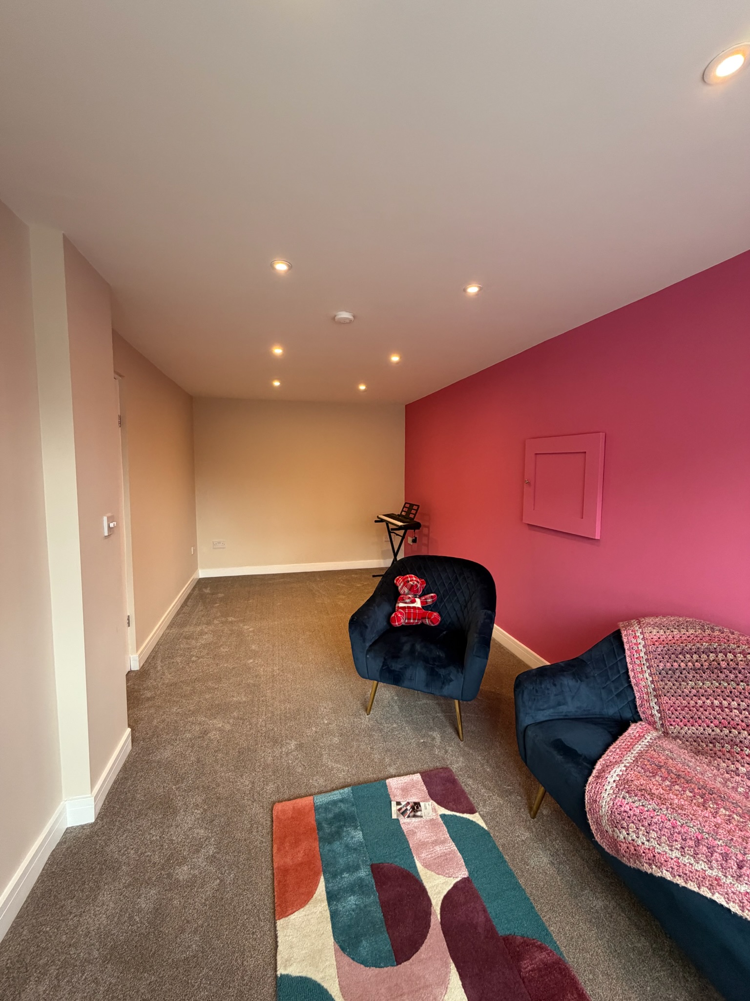Single attached garage conversion in Liverpool transformed into a finished living room. Single attached garage conversion in Liverpool transformed into a finished living room.