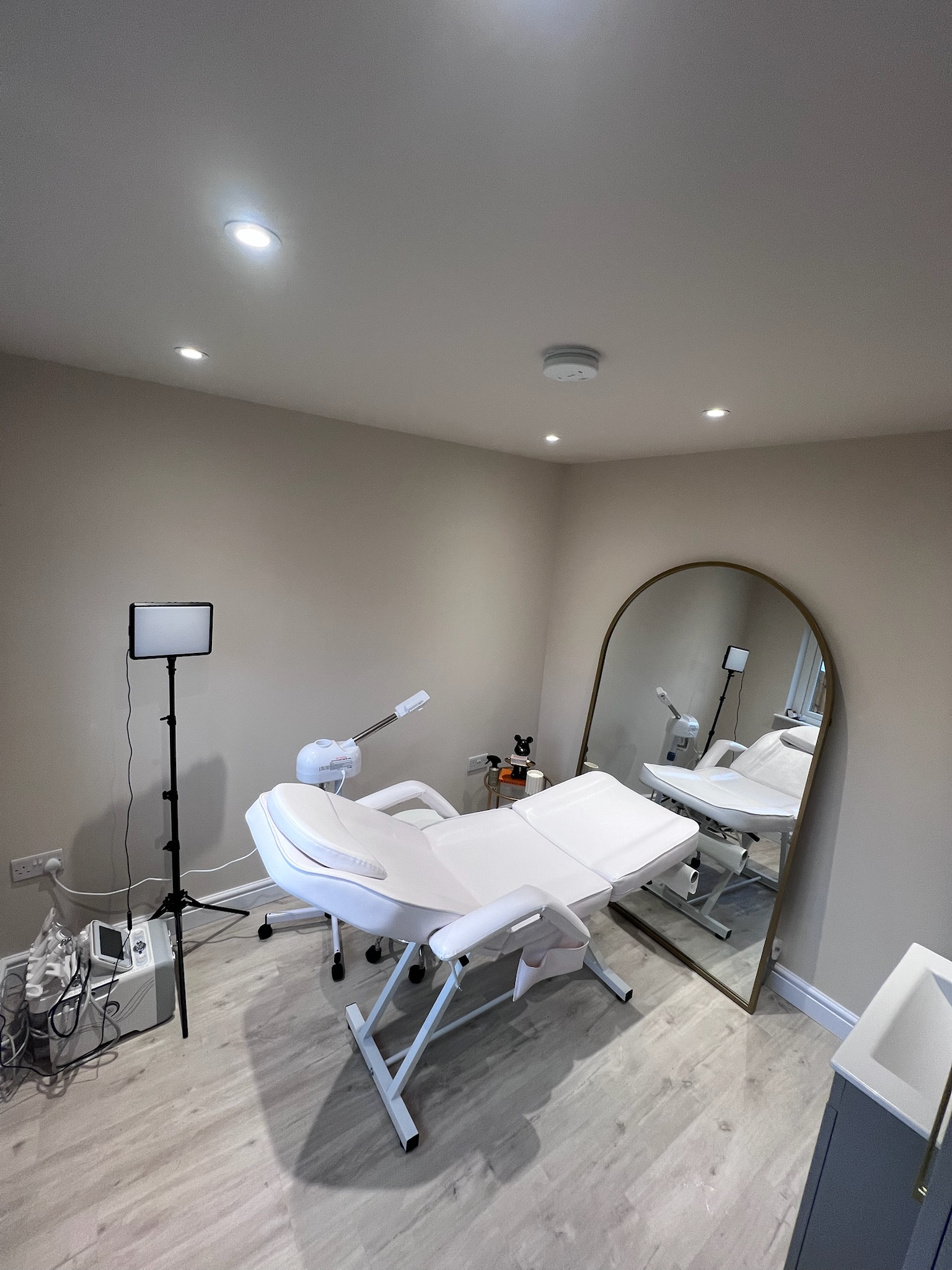 Single garage conversion in Rochdale transformed into a beauty salon with treatment bed, beauty equipment, ceiling spotlights and modern flooring. Single garage conversion in Rochdale transformed into a beauty salon with treatment bed, beauty equipment, ceiling spotlights and modern flooring.