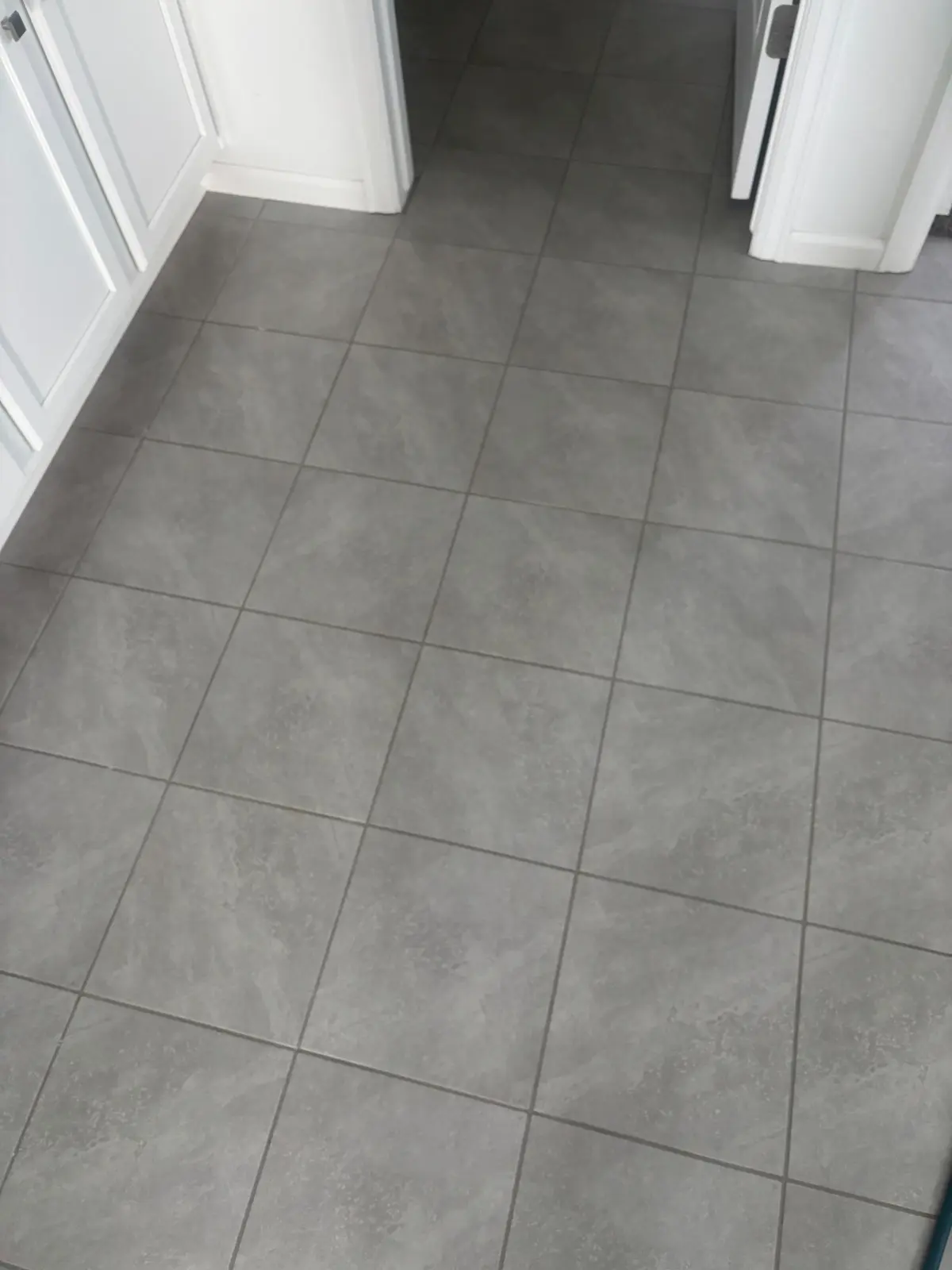 Lone Tree Denver Basin Hard Water Tile and Grout Cleaning