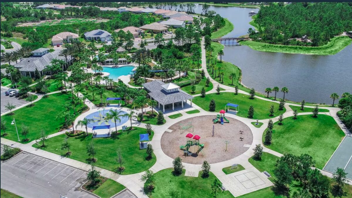 Grand Palm Palm House amenities and splash pad in Wellen Park, Venice Florida