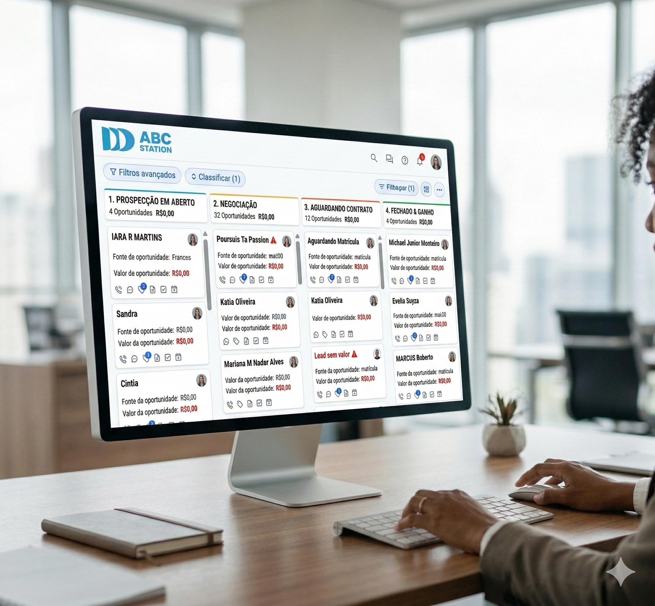 Dashboard CRM ABC Station mostrando pipeline de vendas com etapas configuráveis