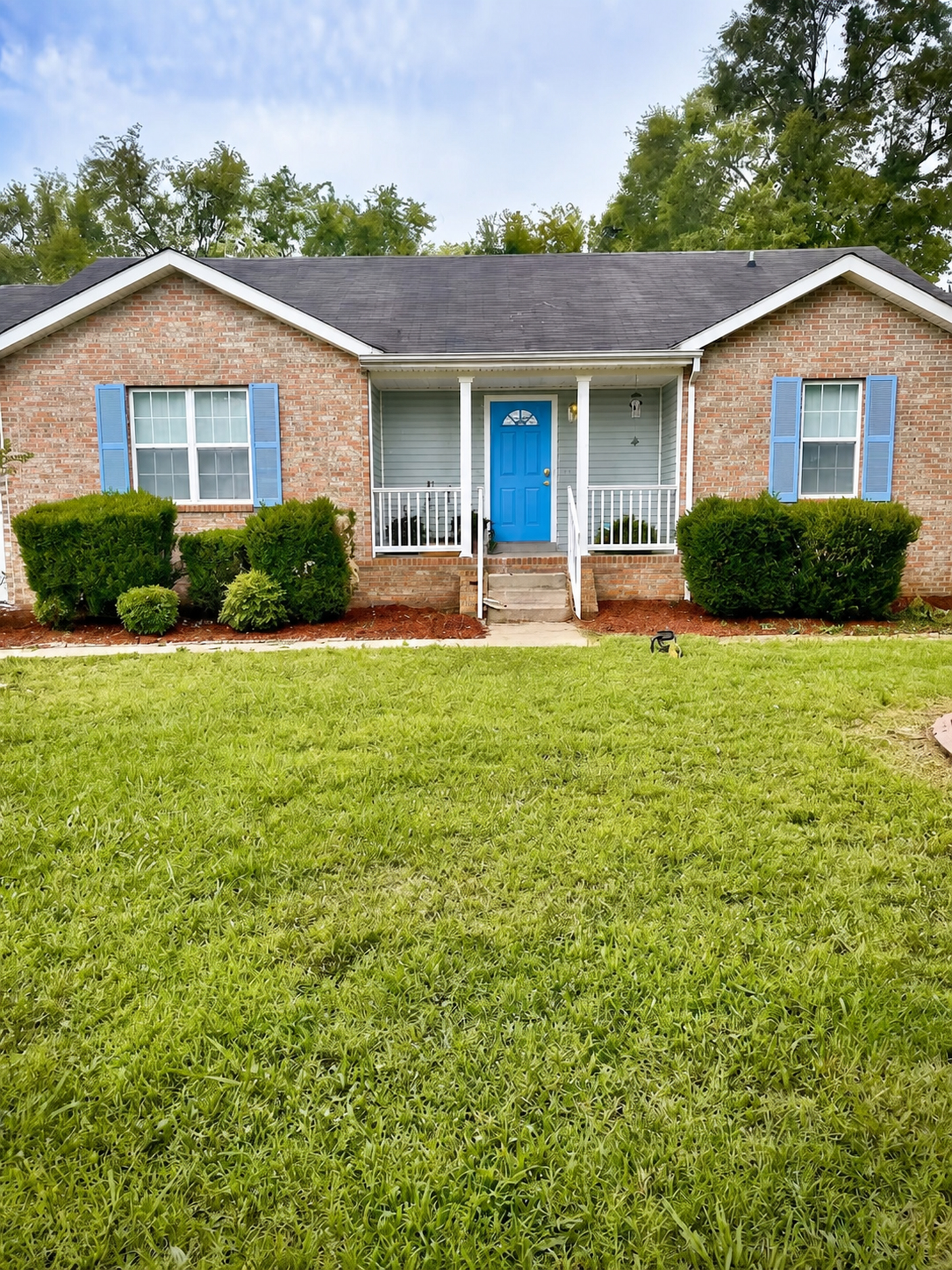 Moncrest Manor — furnished three-bedroom home in Clarksville, Tennessee