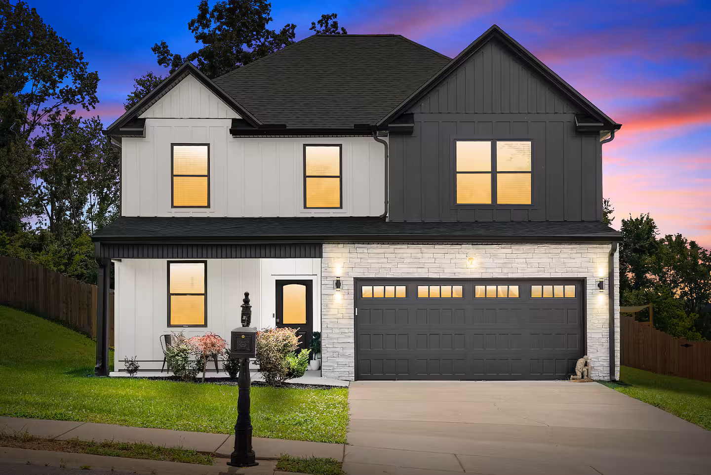 Black Oak Estate — furnished four-bedroom home with fenced yard in Clarksville, Tennessee