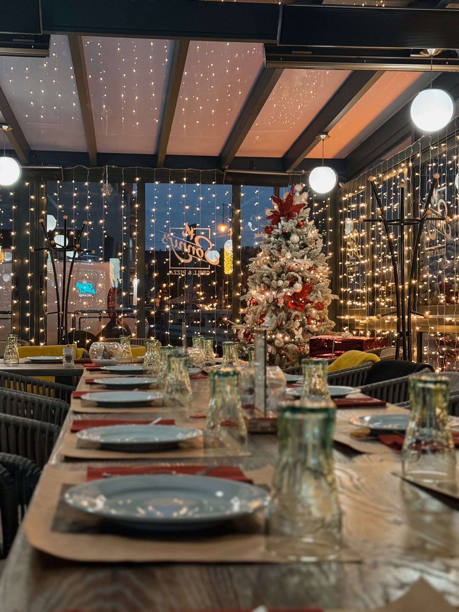 A Sonny's Grill & Pizza étterem belső tere