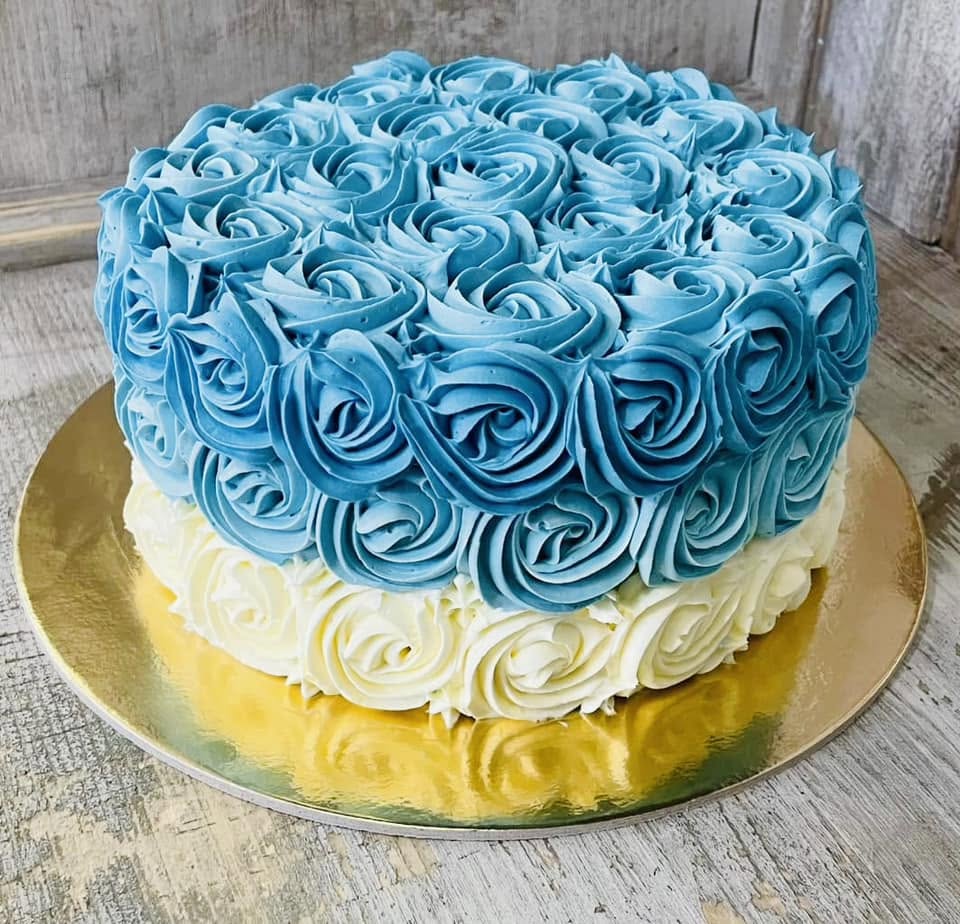 Egyedi díszítésű torta
