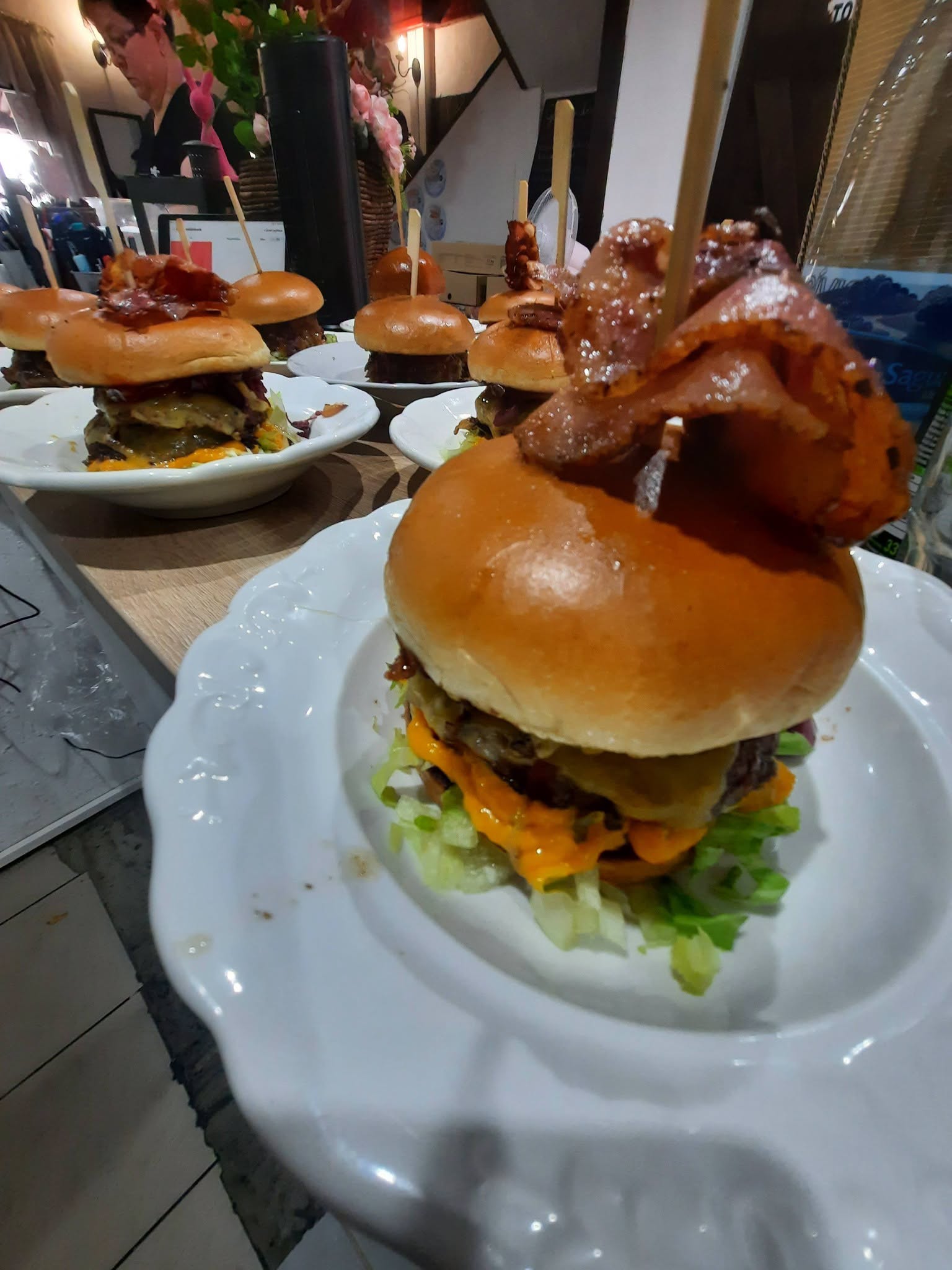 Burger a Borostyán Étteremben