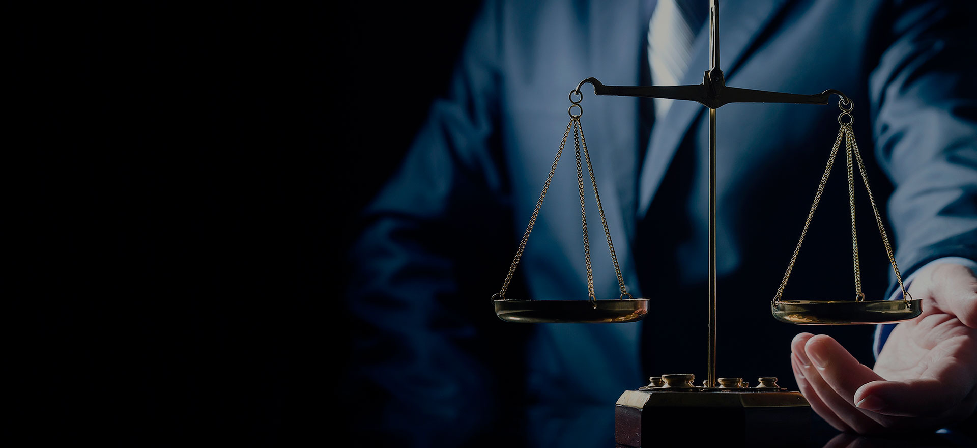 Balanza de justicia representando defensa legal