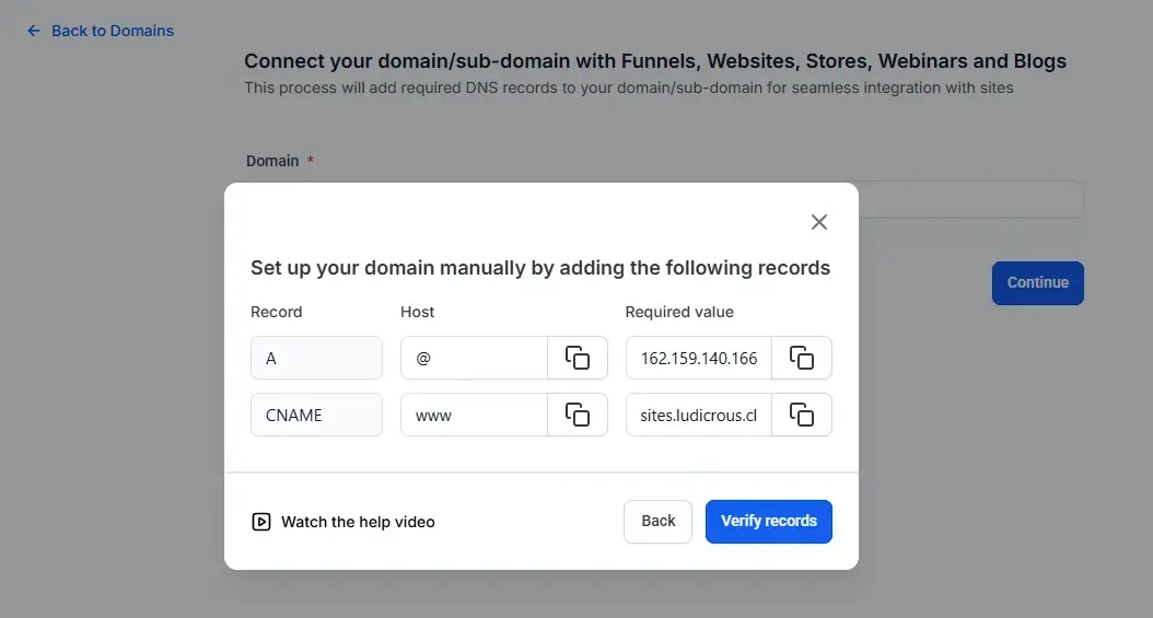 Registros DNS CNAME y A Record que GoHighLevel genera para conectar el dominio personalizado