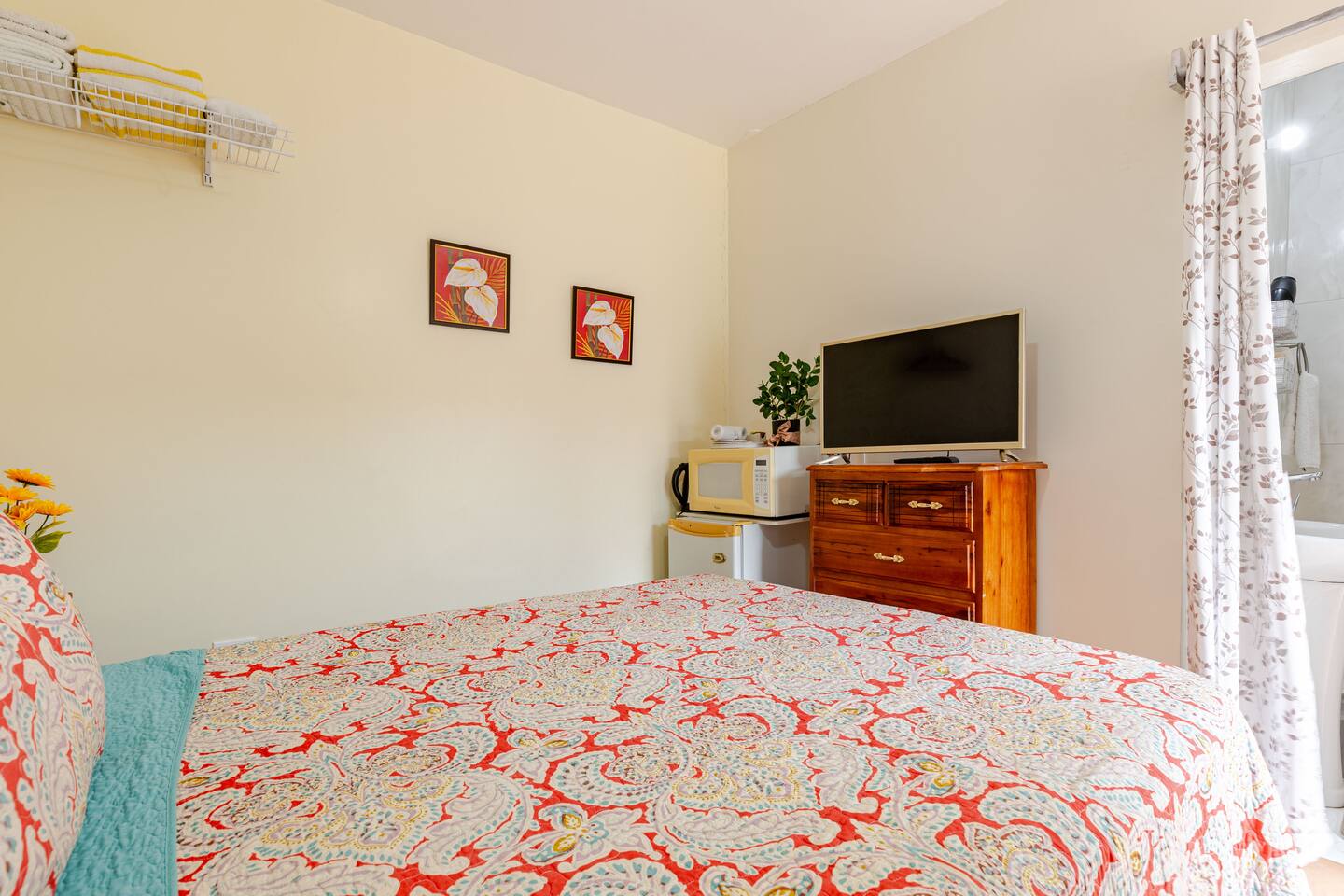 Cozy Bed Setup with Smart TV & Amenities
