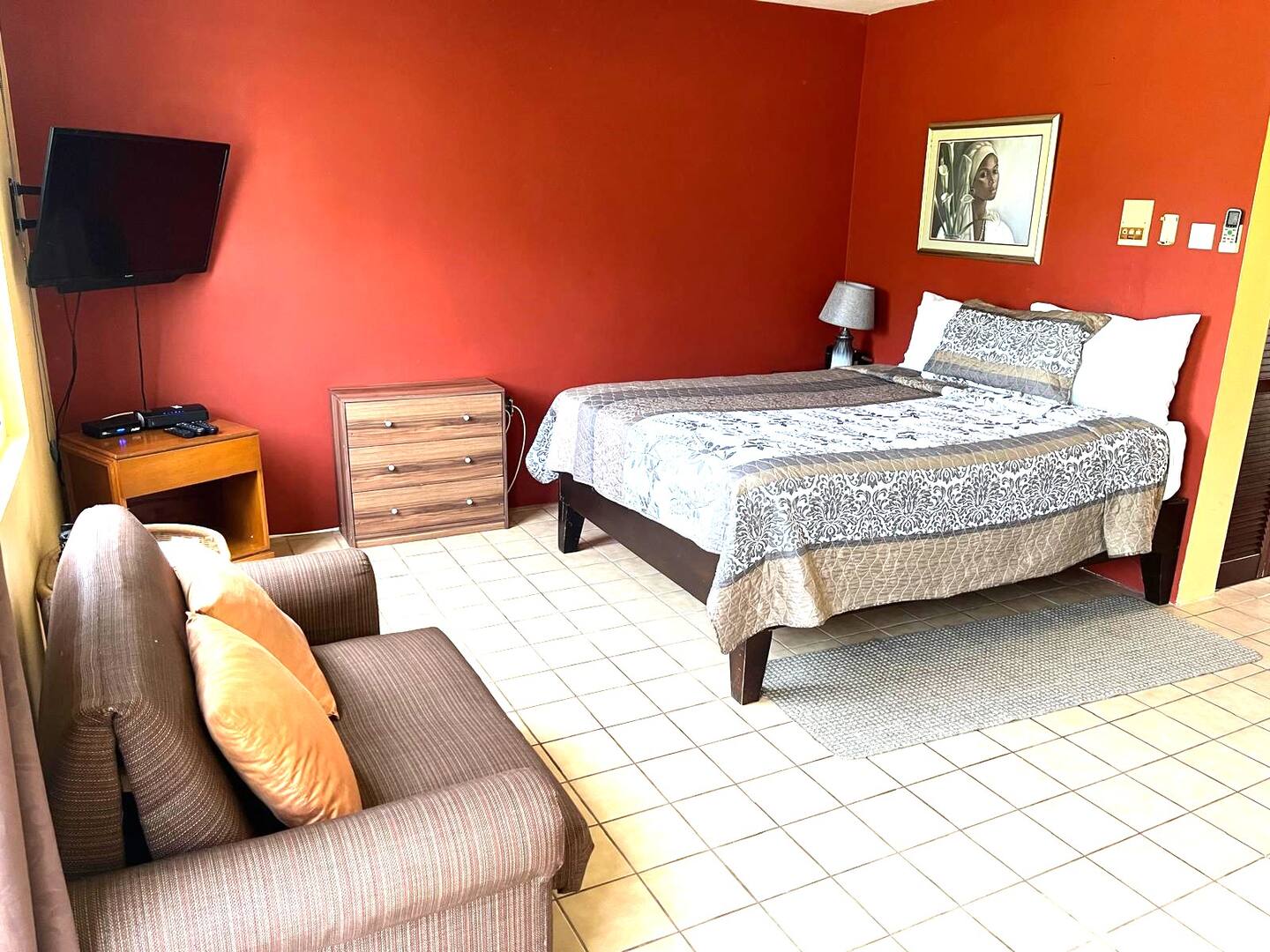 Tranquil Tide Studio - Bedroom & Living Area with Sunset Wall
