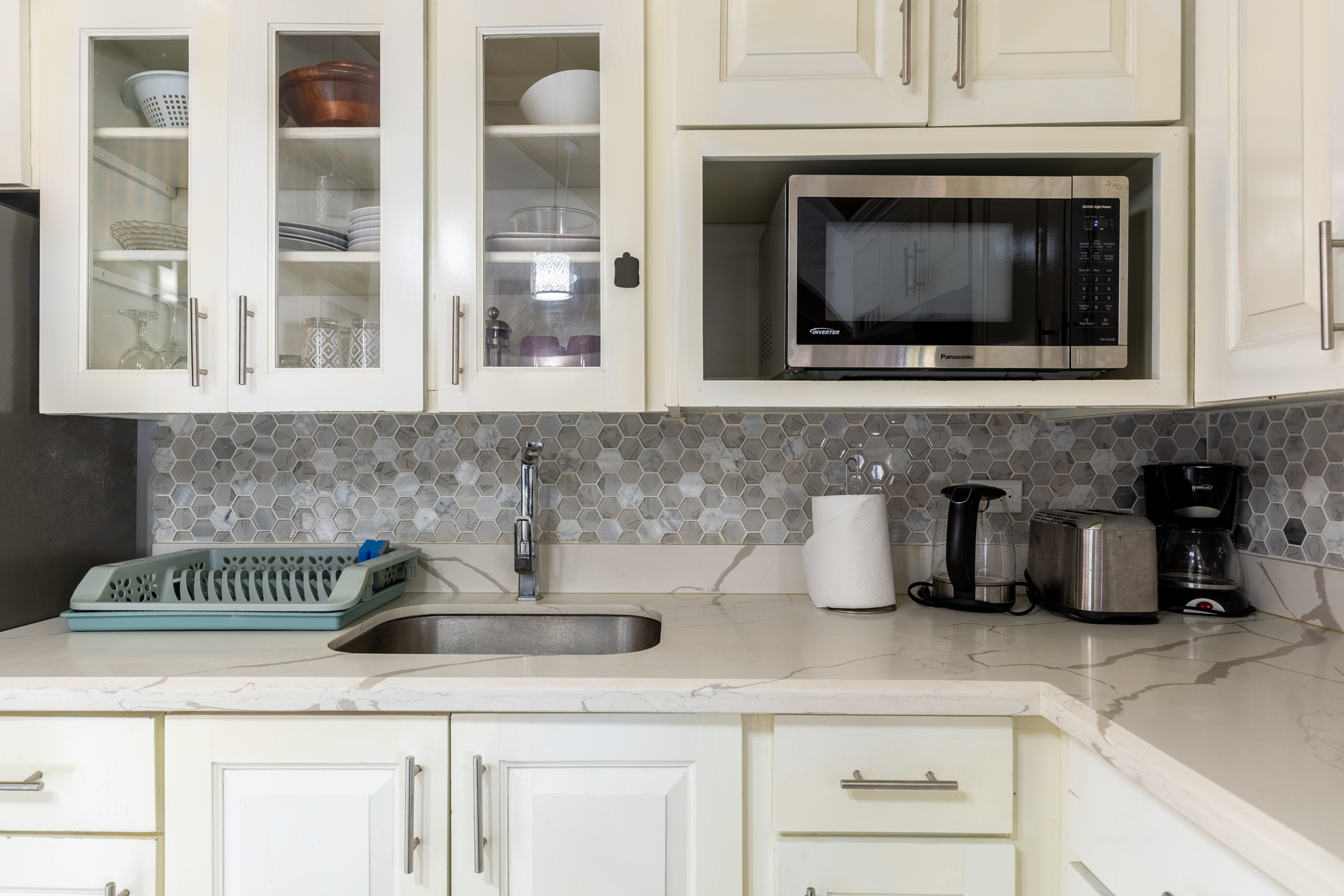 Lux Penthouse 207 - Open Concept Kitchen & Dining Suite