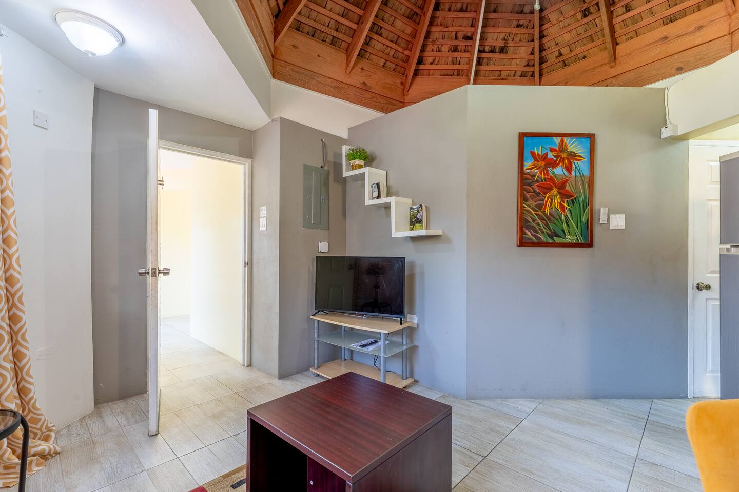 Island Hideaway 1-Bedroom - Living & Dining Area