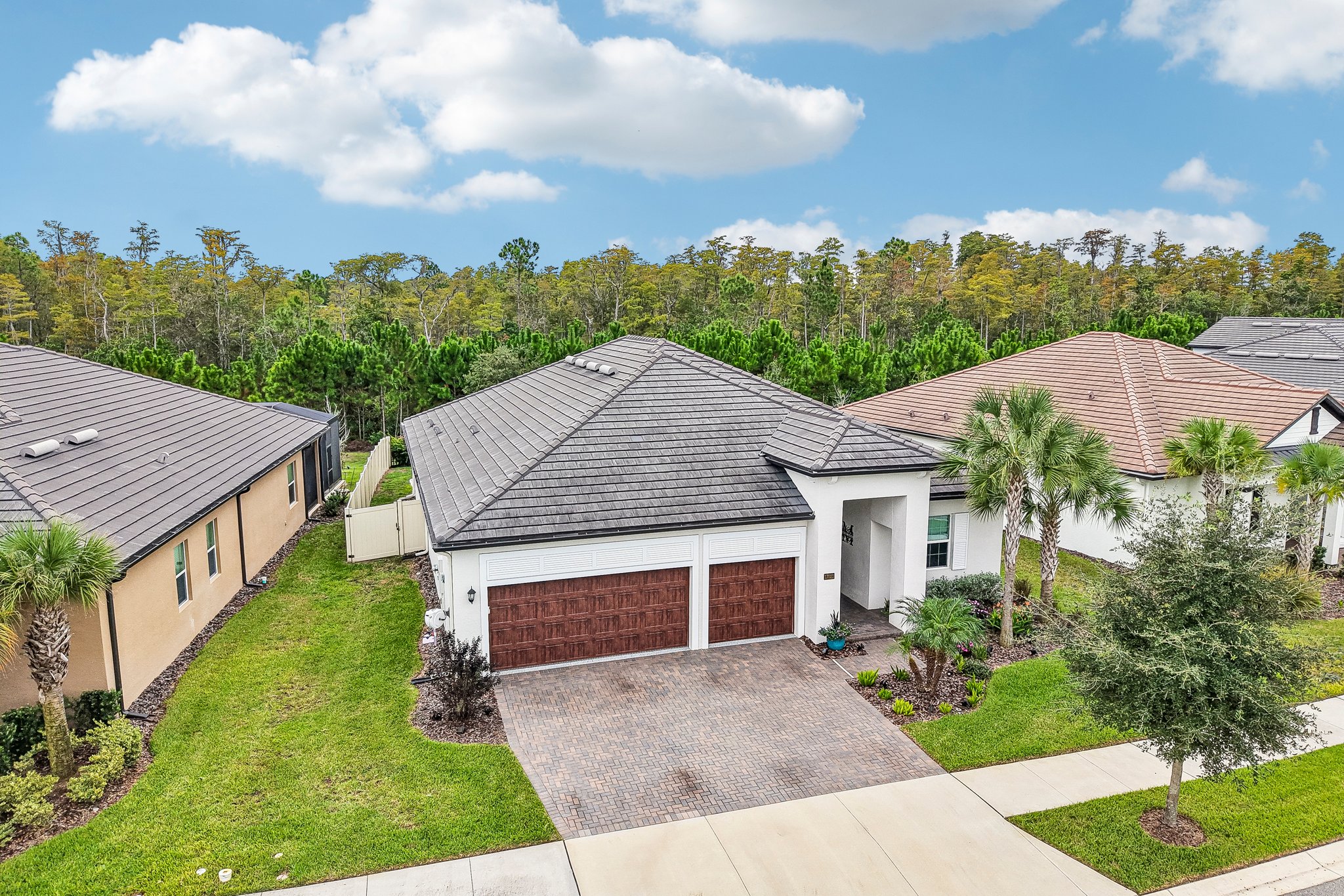 3-car garage, wide angle
