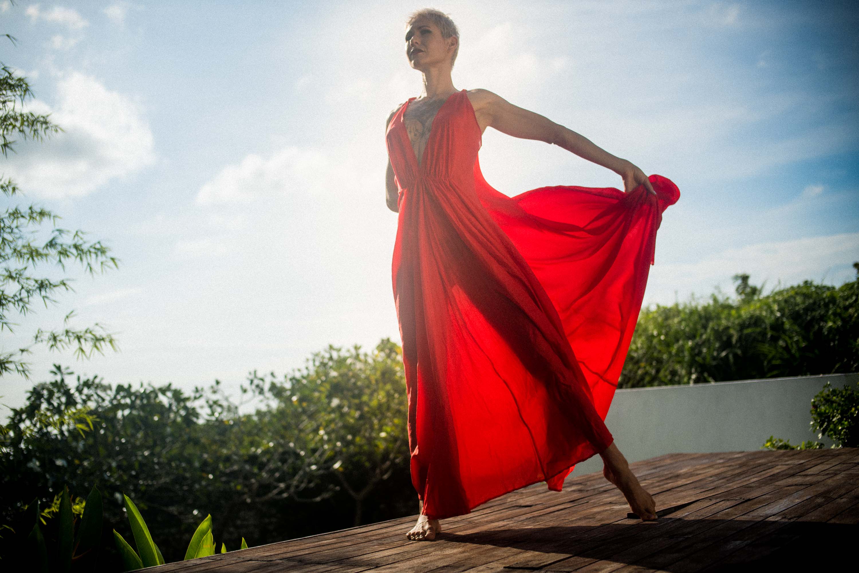 Rôuxvé dancing in a red dress