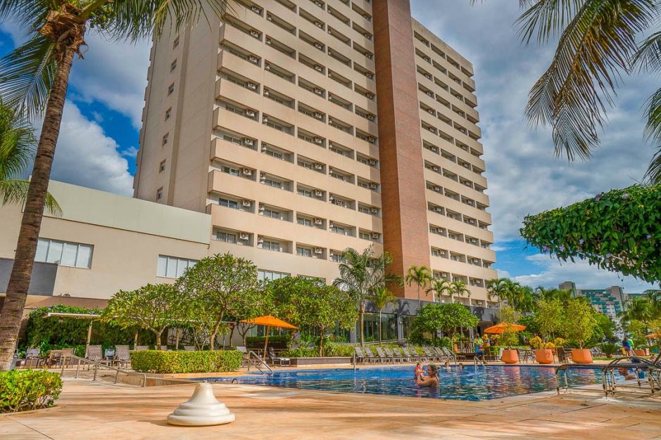 Hot Beach Celebration fachada e área de lazer