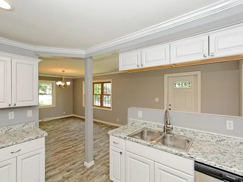 {{ custom_values.service_1 }} in {{custom_values.biz_area_1})