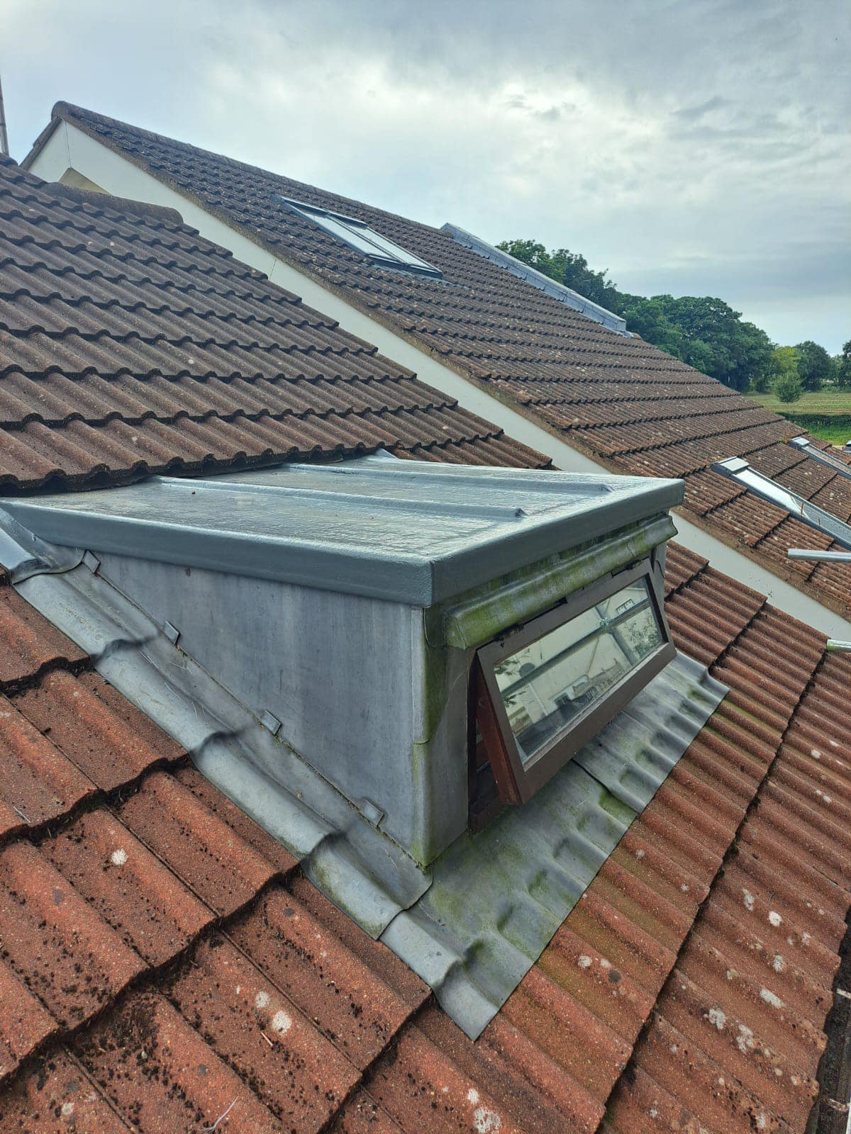 Roof fixed with fibreglass