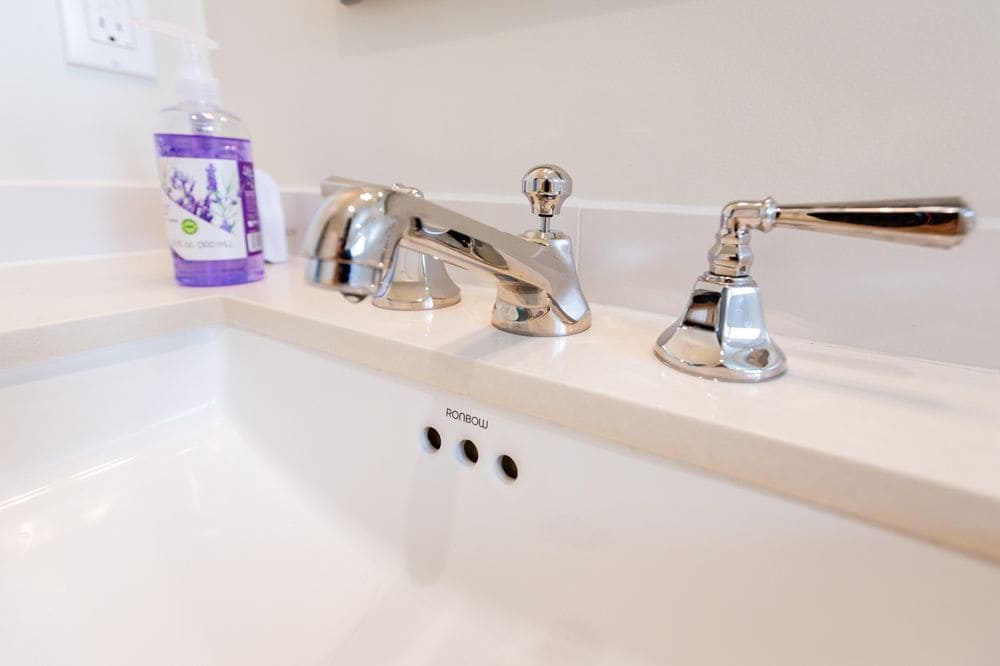 {{ custom_values.service_4 }} in {{custom_values.area_3})