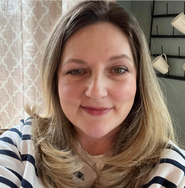 Lauren R., 43