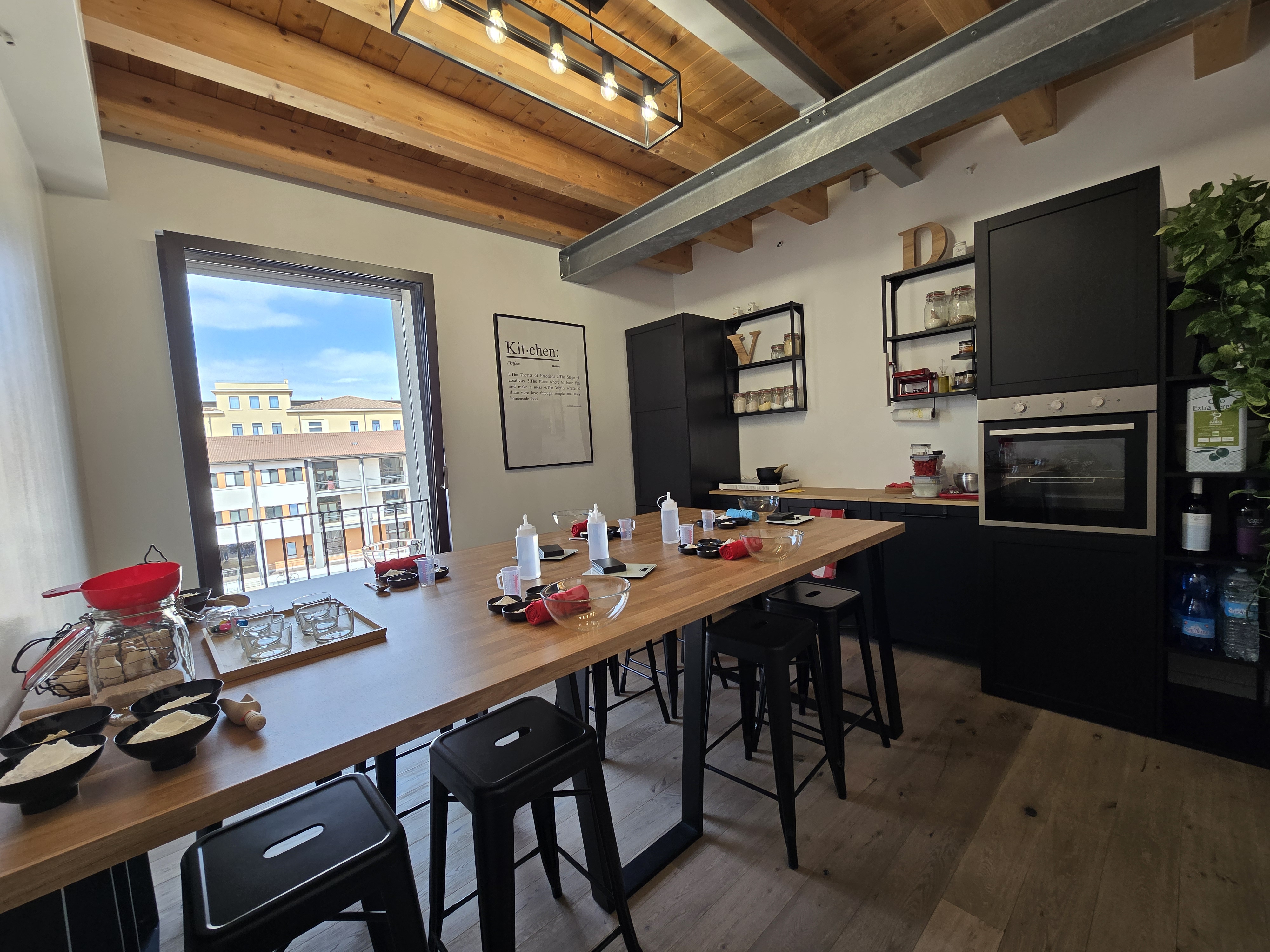 L'Es-senza room, la stanza dove Vallì ospita i suoi corsi di cucina senza glutine a Verona