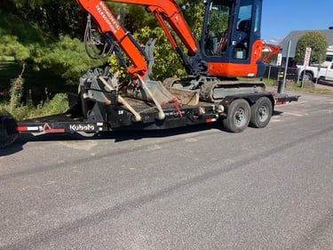 Excavatrice Kubota sur remorque, EBI Transport Chambly