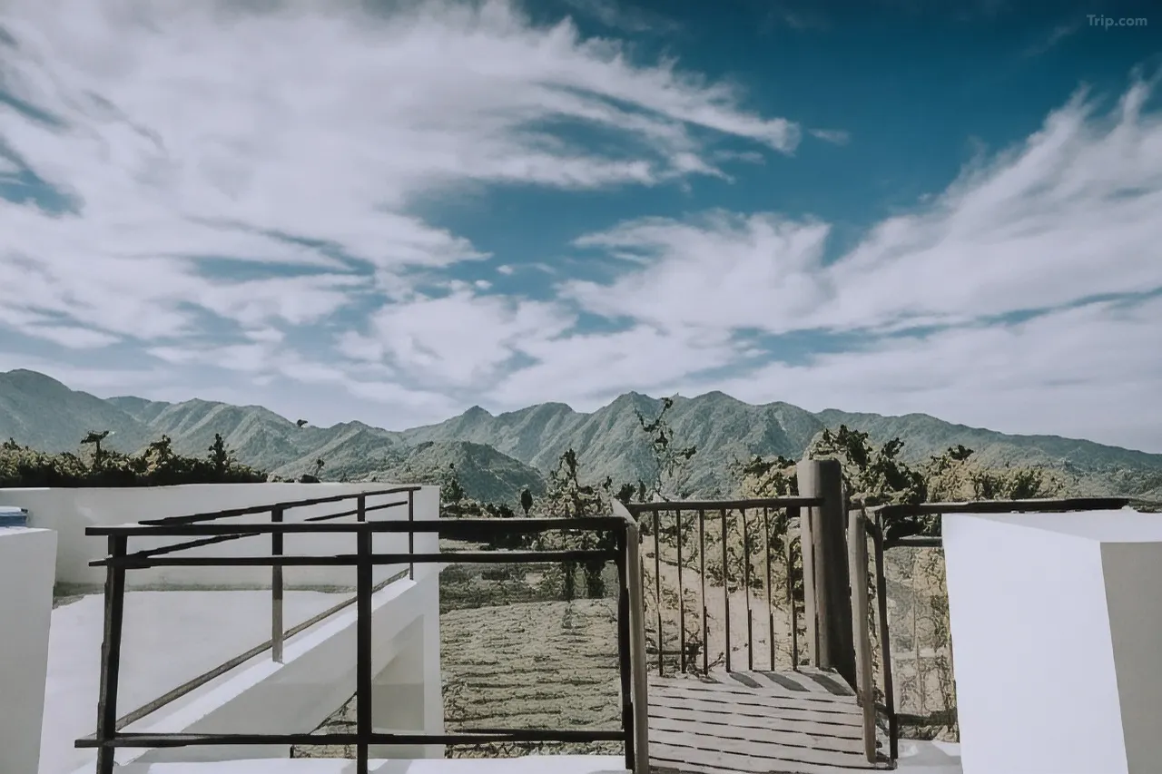 A scenic view around Ruili Tea Villa