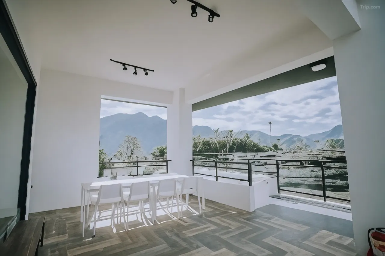 Ruili Tea Villa and its peaceful surroundings