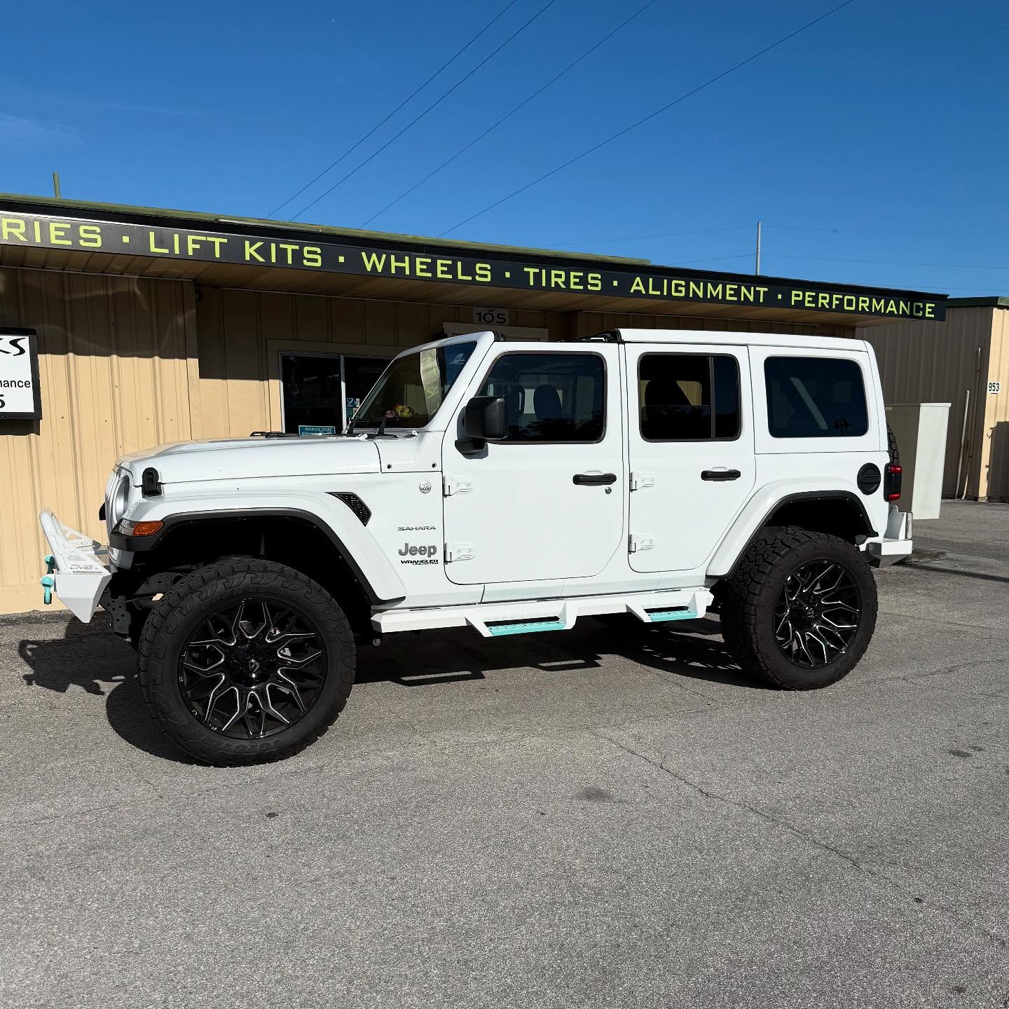 Lifted Jeep Wrangler JL Unlimited Sahara