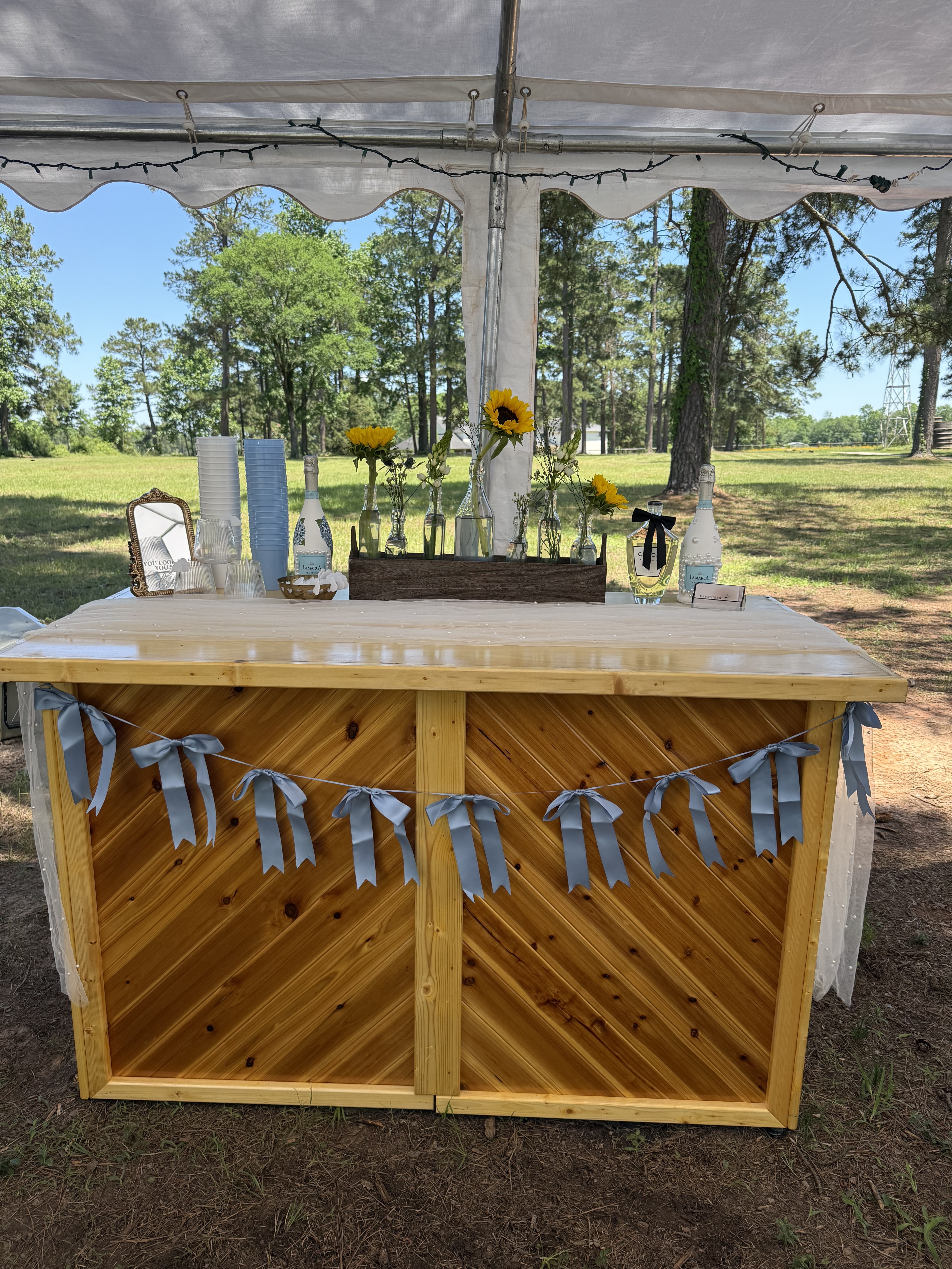 Mobile bar positioned on wedding lawn